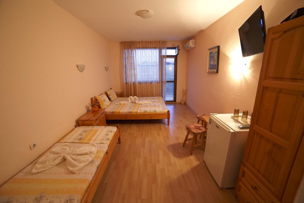 Primorski Briz Guest House Primorsko Luaran gambar